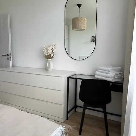 2 Apartment, New Building, Near Airport, Ovocne Sady, アパート *