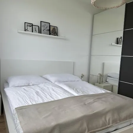 2 Apartment, New Building, Near Airport, Ovocne Sady,