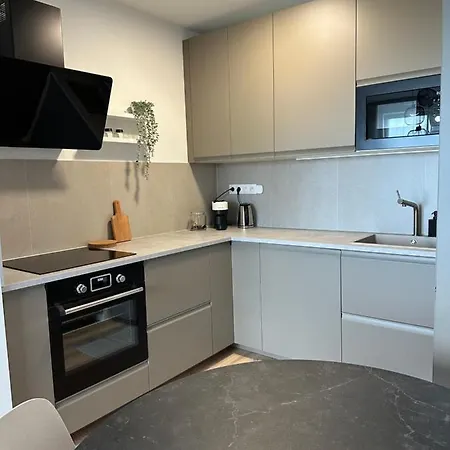 2 Apartment, New Building, Near Airport, Ovocne Sady, ブラチスラヴァ